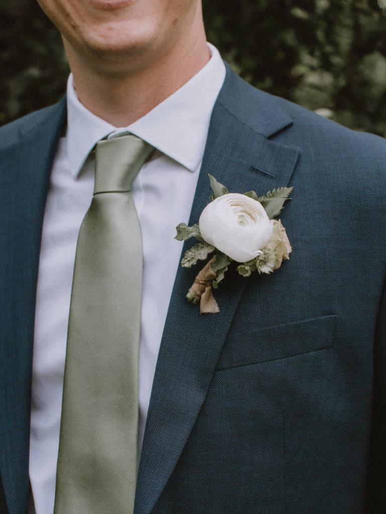 Detailed photo of grooms ranunculus boutonniere